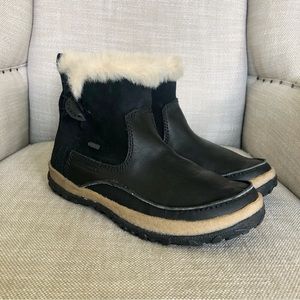 Merrell Black Winter Boots with Cream Fur